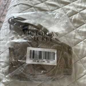 Victoria's Secret Lace Underwire Bra Size 38D NWT taupe with gold flecks